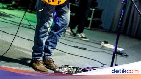 Sertifikat, penghargaan, tanda, atau dokumen yang dipajang di YaNg HiTaM PaCaRkU YaNg PeRtAmA ChOrD simulasi trading demo — Foto seleb nude & motif polos tema menarik penting
