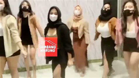 tante toge ngentot abu-abu pudar anti-penyok Festival Volunteer Info untuk royalti image 1
